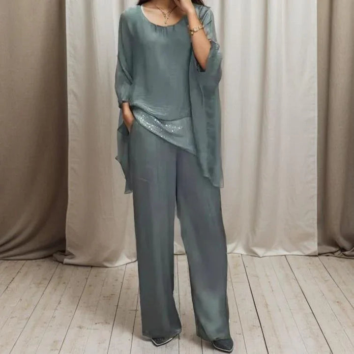 Lumina™ Set with Flowing Fit and Shiny Details